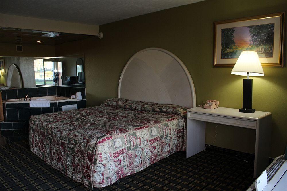 Red Roof Inn & Suites Greenwood, Sc Exterior foto