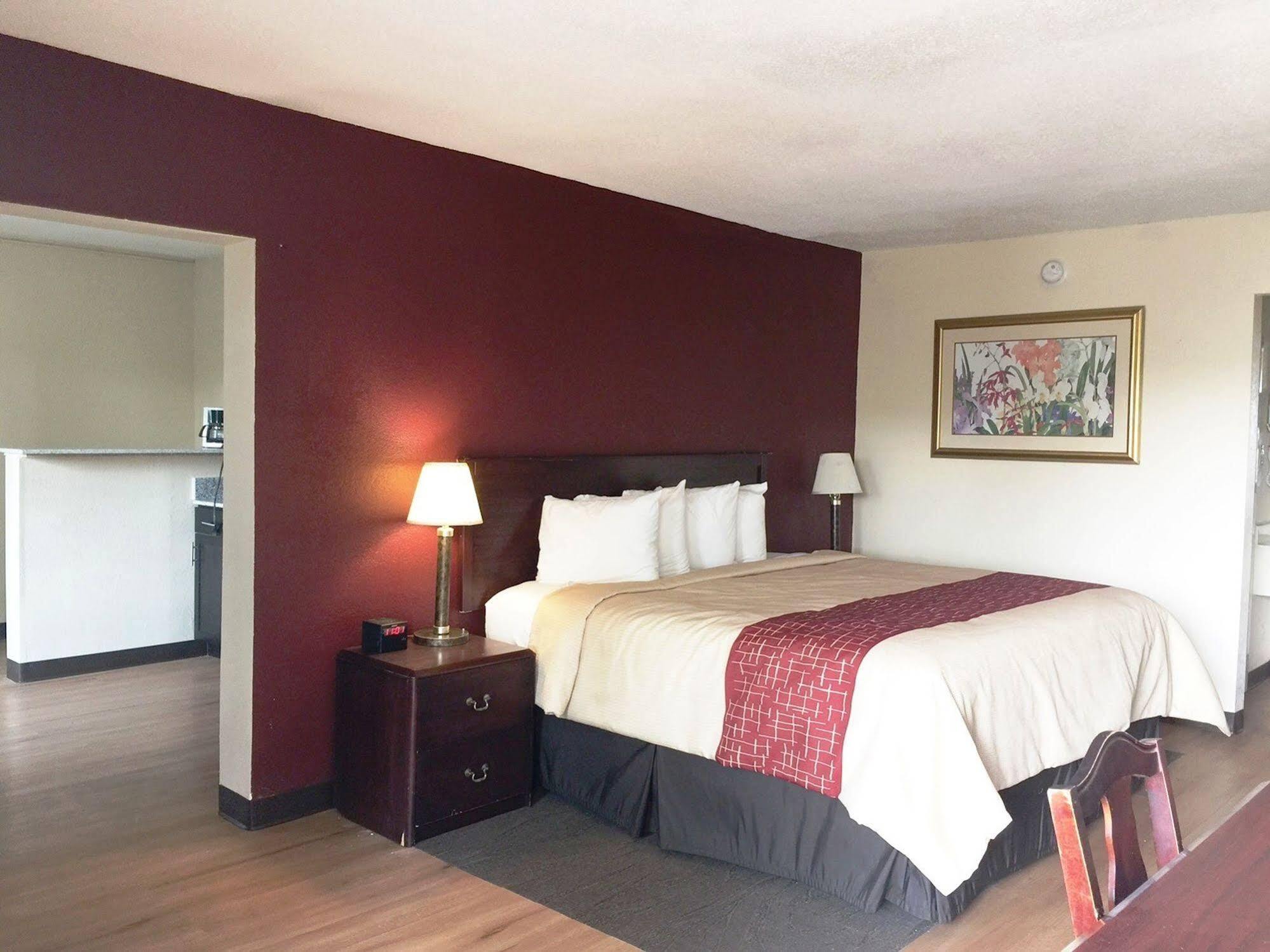 Red Roof Inn & Suites Greenwood, Sc Exterior foto